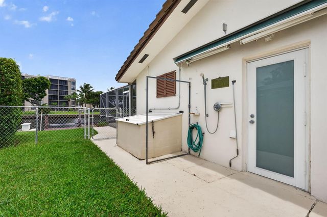 535 NE 8th Avenue, Deerfield Beach, FL 33441