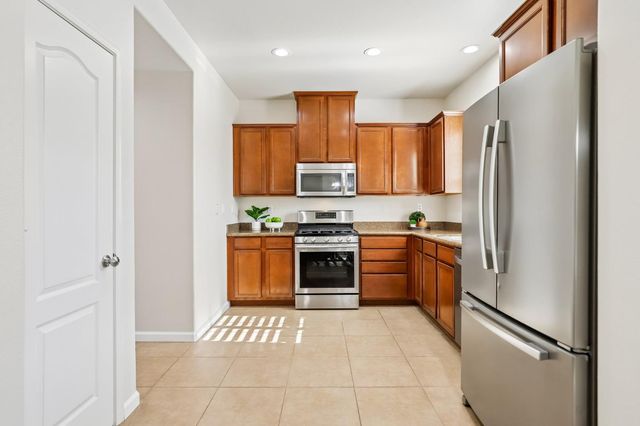 9039 Crescenda Ln, Orangevale, CA 95662