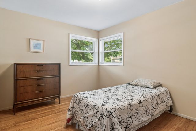 1145 S Haddow Avenue, Arlington Heights, IL 60005