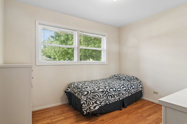 1145 S Haddow Avenue, Arlington Heights, IL 60005