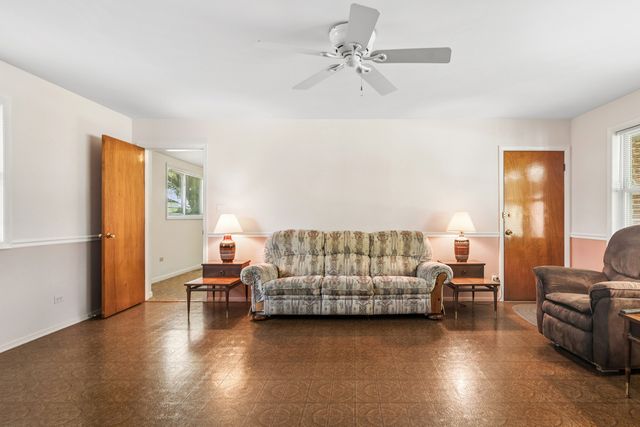 1145 S Haddow Avenue, Arlington Heights, IL 60005