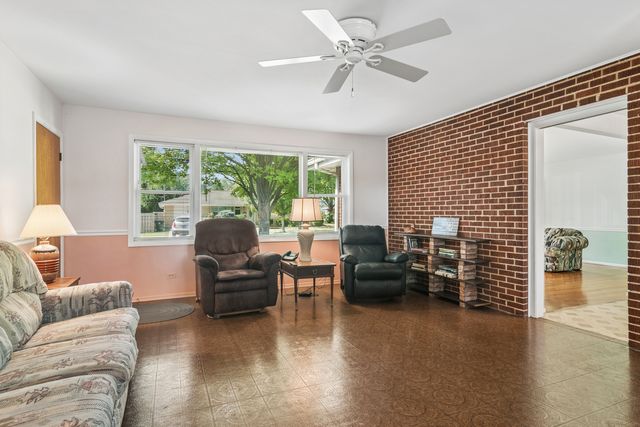 1145 S Haddow Avenue, Arlington Heights, IL 60005