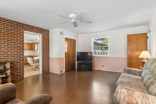 1145 S Haddow Avenue, Arlington Heights, IL 60005