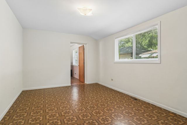 1145 S Haddow Avenue, Arlington Heights, IL 60005
