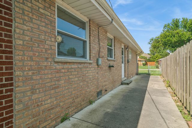 1145 S Haddow Avenue, Arlington Heights, IL 60005