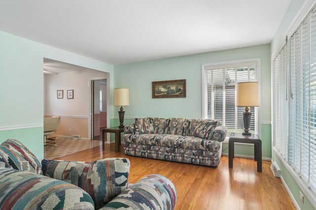 1145 S Haddow Avenue, Arlington Heights, IL 60005