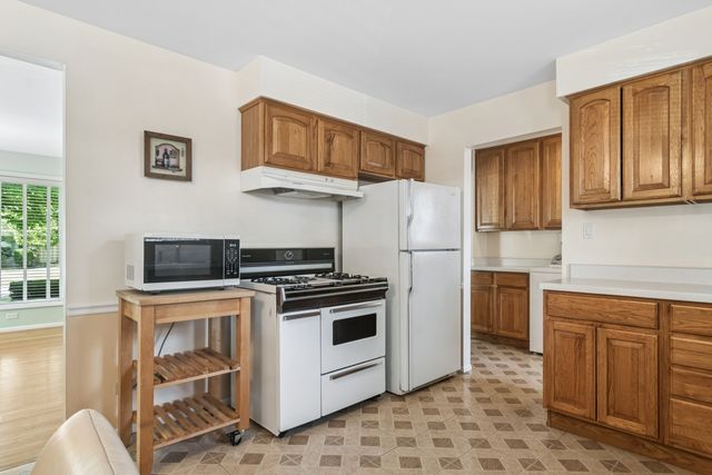 1145 S Haddow Avenue, Arlington Heights, IL 60005