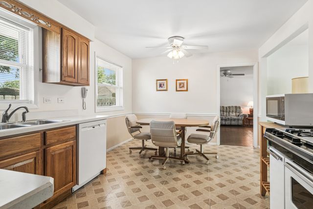 1145 S Haddow Avenue, Arlington Heights, IL 60005