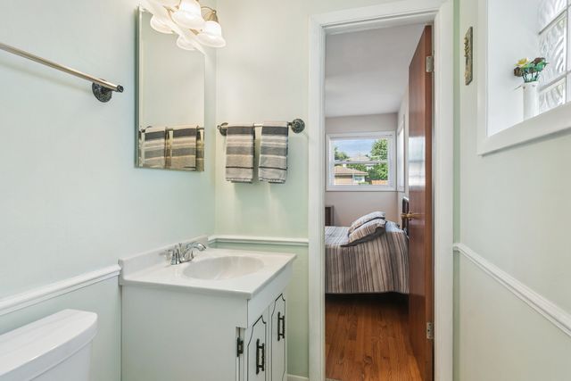 1145 S Haddow Avenue, Arlington Heights, IL 60005