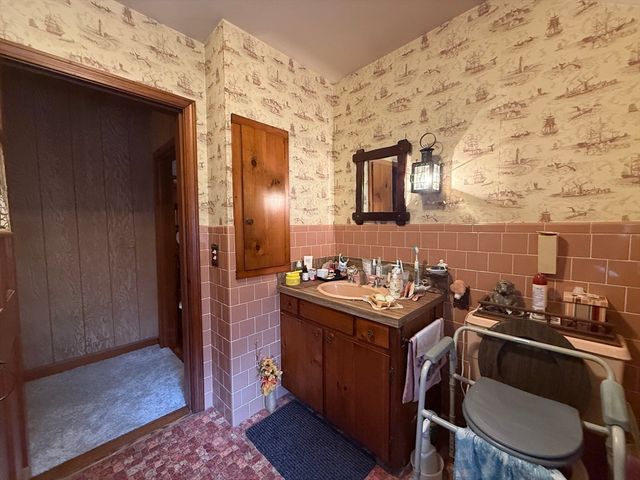 250 Main Rd, Westport, MA 02790