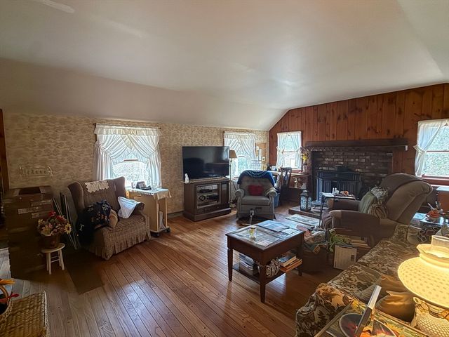 250 Main Rd, Westport, MA 02790