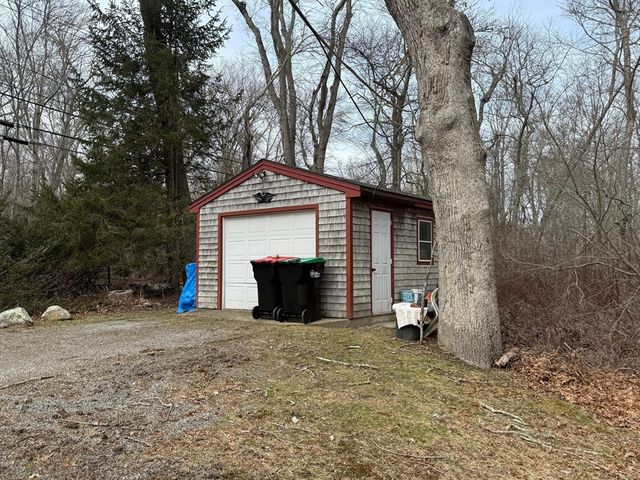 250 Main Rd, Westport, MA 02790