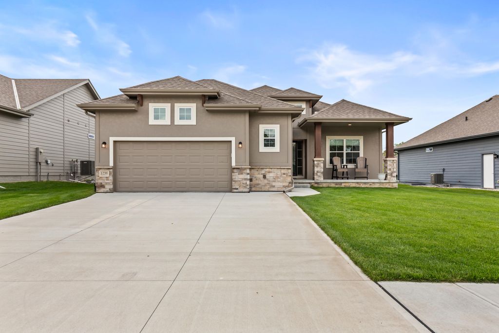 1796 BLACKTHORN Street, Council Bluffs, IA 51503