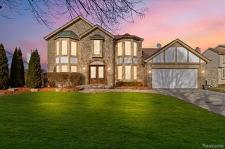 37701 Fleetwood Drive, Farmington Hills, MI 48331
