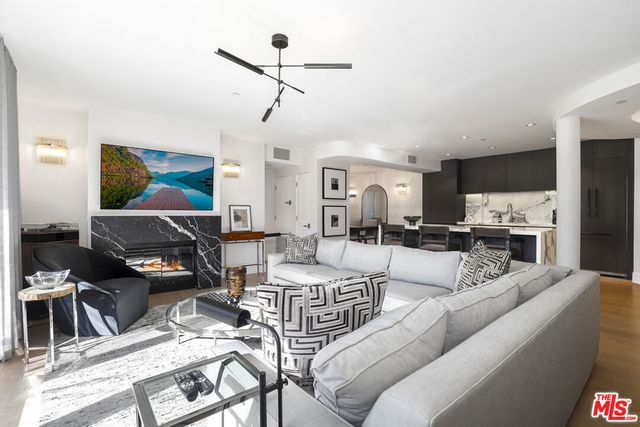 122 N Clark Drive 306, West Hollywood, CA 90048