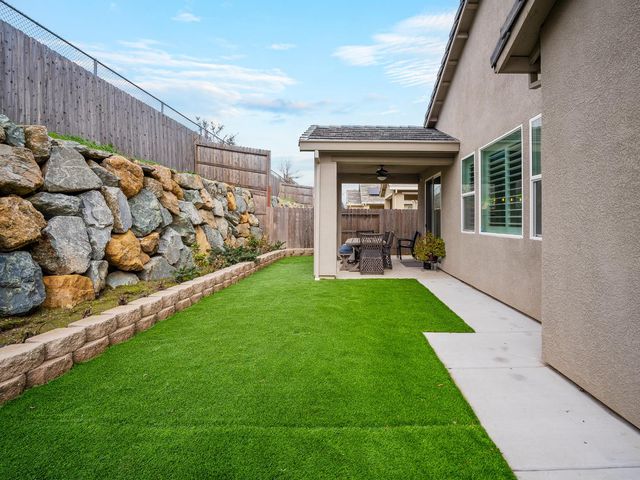 8298 Courage Dr, Sacramento, CA 95829