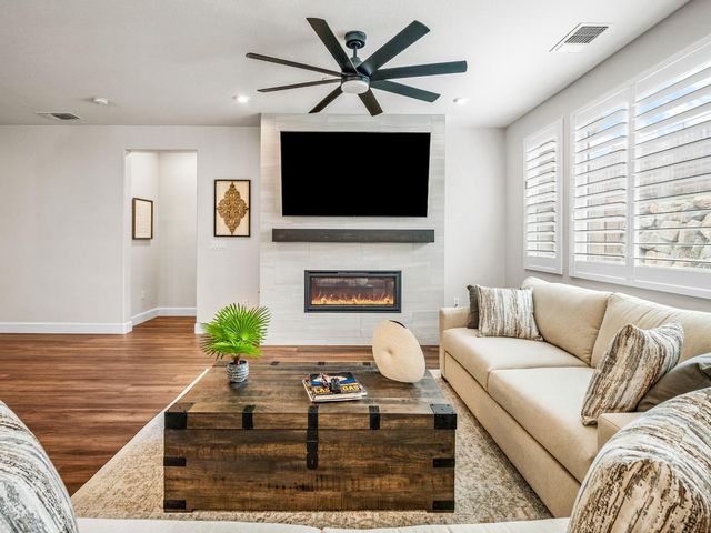 8298 Courage Dr, Sacramento, CA 95829