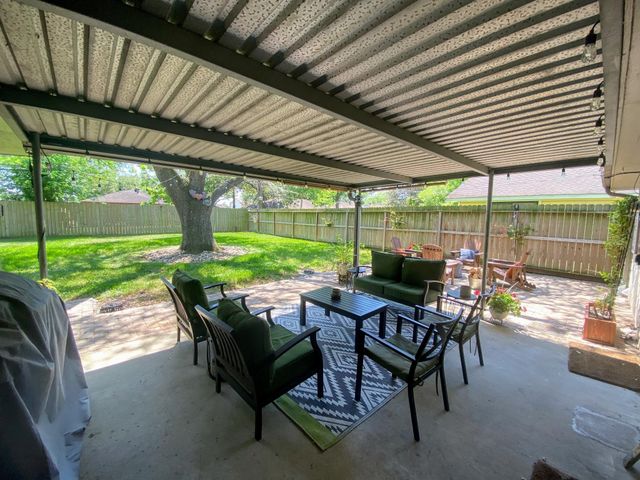 4111 Hill Oak Drive, Houston, TX 77092