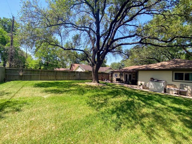 4111 Hill Oak Drive, Houston, TX 77092
