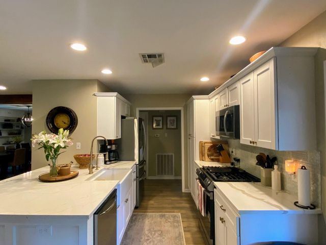 4111 Hill Oak Drive, Houston, TX 77092