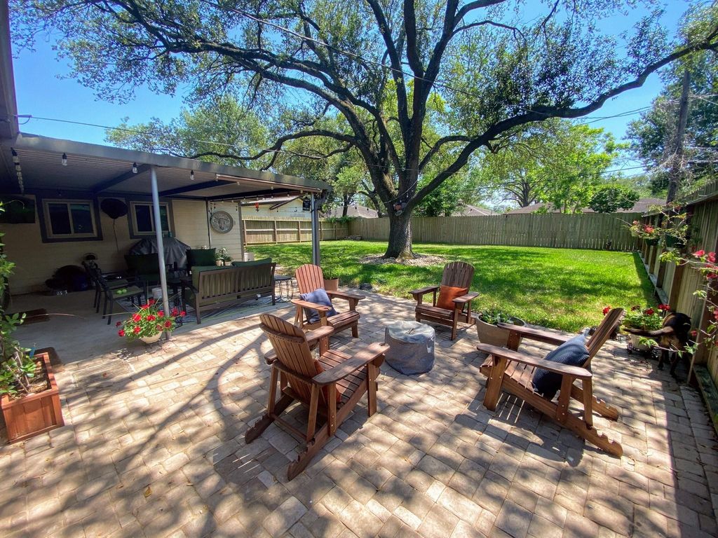 4111 Hill Oak Drive, Houston, TX 77092