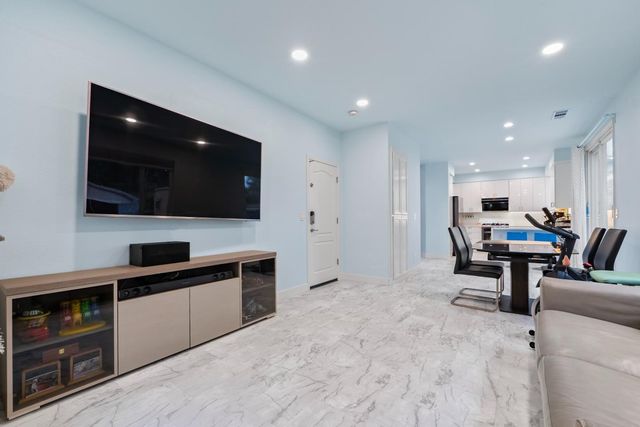 708 Raineer Court, San Leandro, CA 94577