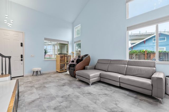 708 Raineer Court, San Leandro, CA 94577