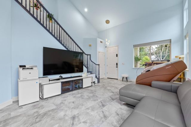 708 Raineer Court, San Leandro, CA 94577