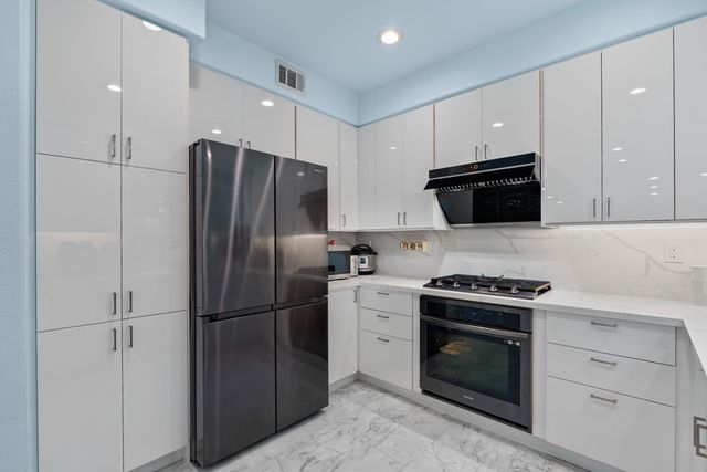 708 Raineer Court, San Leandro, CA 94577