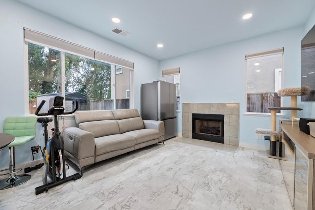 708 Raineer Court, San Leandro, CA 94577