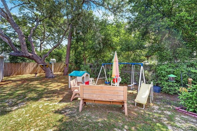 5579 W Pine Circle, Crystal River, FL 34429