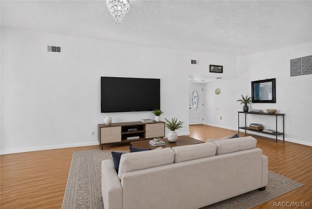 5579 W Pine Circle, Crystal River, FL 34429