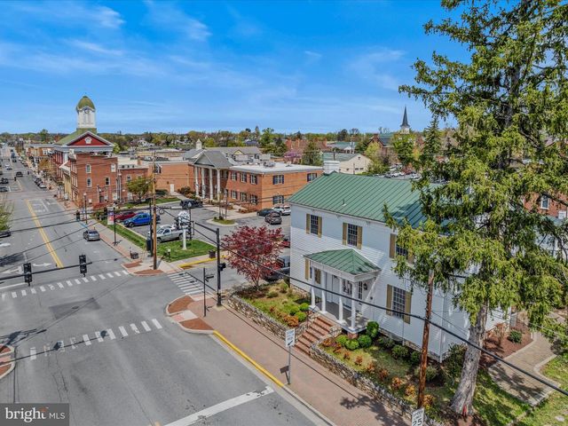 203 S GEORGE ST, Charles Town, WV 25414