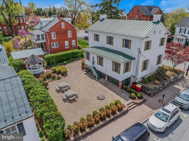 203 S GEORGE ST, Charles Town, WV 25414