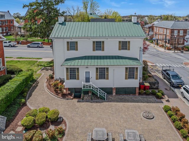 203 S GEORGE ST, Charles Town, WV 25414