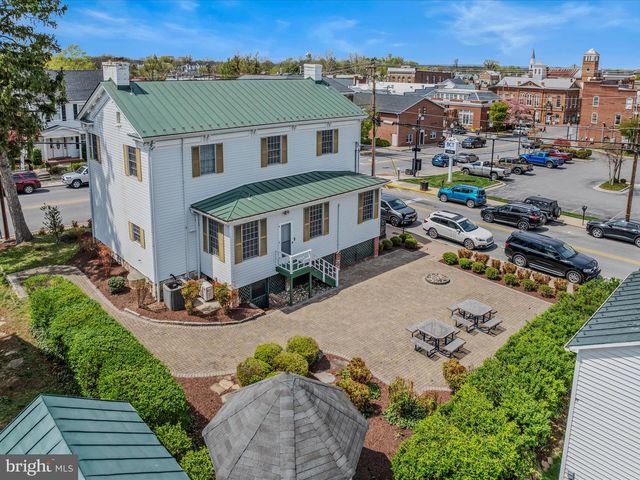 203 S GEORGE ST, Charles Town, WV 25414