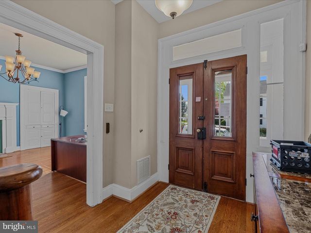 203 S GEORGE ST, Charles Town, WV 25414