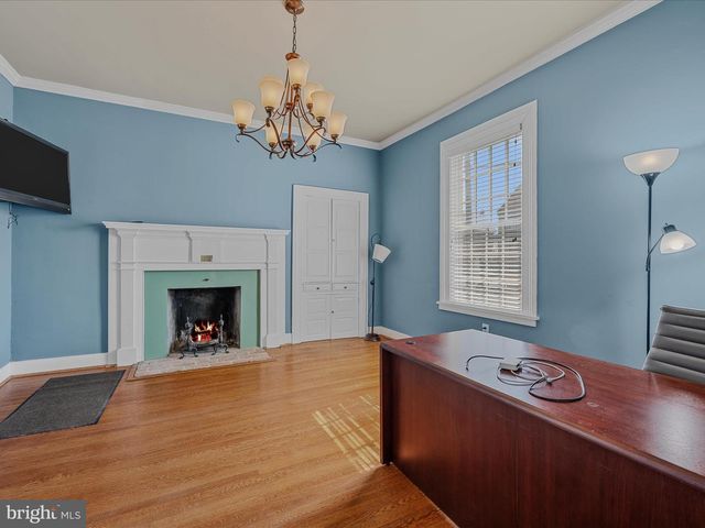 203 S GEORGE ST, Charles Town, WV 25414