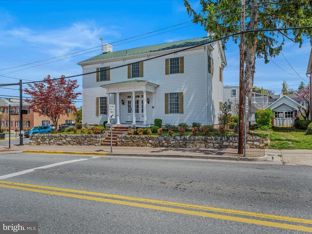 203 S GEORGE ST, Charles Town, WV 25414