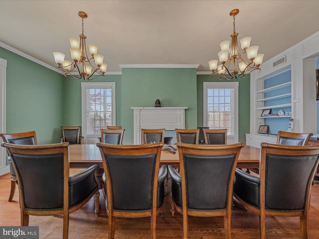 203 S GEORGE ST, Charles Town, WV 25414