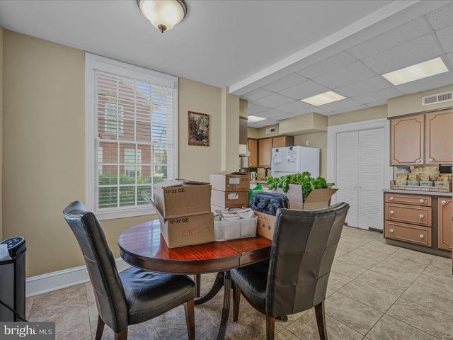 203 S GEORGE ST, Charles Town, WV 25414