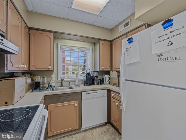 203 S GEORGE ST, Charles Town, WV 25414