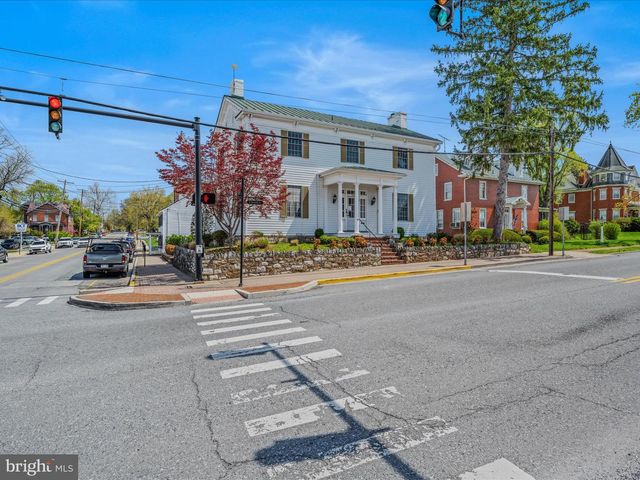 203 S GEORGE ST, Charles Town, WV 25414