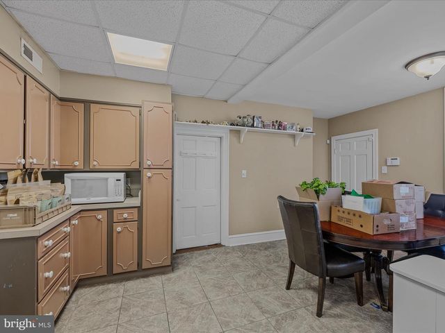 203 S GEORGE ST, Charles Town, WV 25414