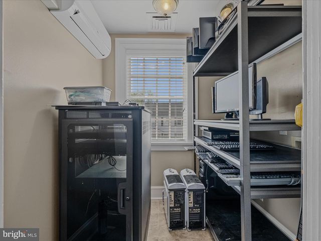 203 S GEORGE ST, Charles Town, WV 25414