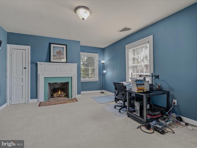 203 S GEORGE ST, Charles Town, WV 25414