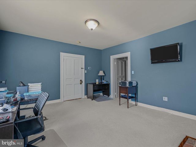 203 S GEORGE ST, Charles Town, WV 25414