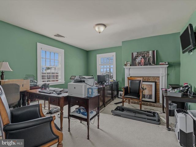 203 S GEORGE ST, Charles Town, WV 25414