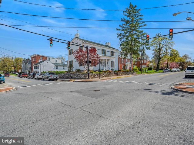 203 S GEORGE ST, Charles Town, WV 25414