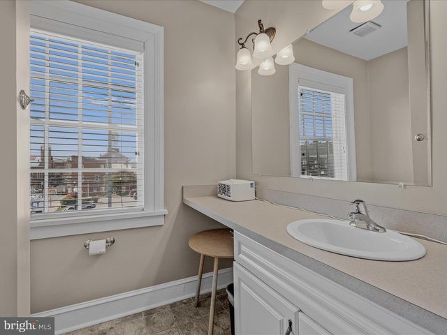 203 S GEORGE ST, Charles Town, WV 25414